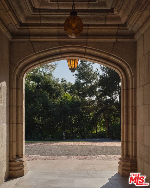 https://media.crmls.org/mediaz/61ab9f06-7818-4567-9163-19a3332807c7.jpg?preset=X-Large