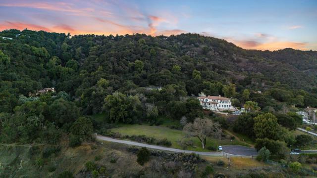 28120 Laura Court, Los Altos Hills CA: https://media.crmls.org/mediaz/61acaa00-985d-4110-85f3-0b7369a1c6bb.jpg