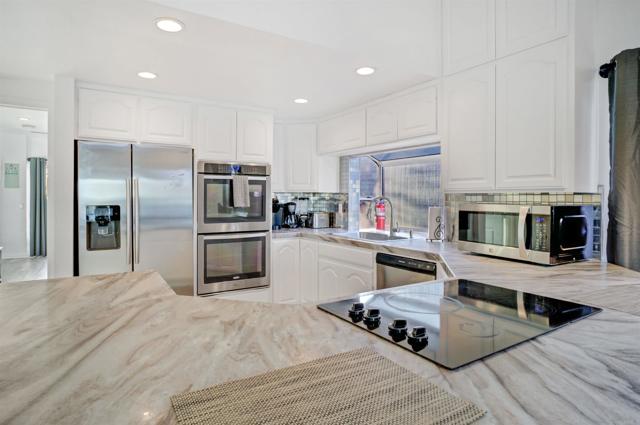 Detail Gallery Image 6 of 25 For 3715 Mission Bld, San Diego,  CA 92109 - 3 Beds | 2 Baths