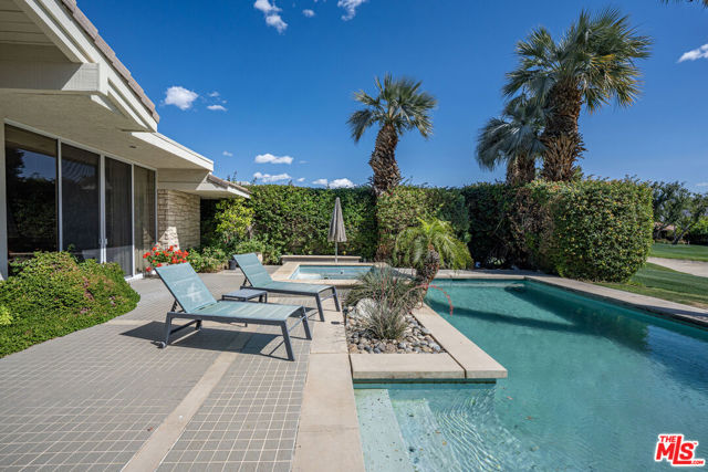 7 Churchill Lane, Rancho Mirage CA: https://media.crmls.org/mediaz/61acd939-a731-4cb4-9121-ce0e5e0a191a.jpg
