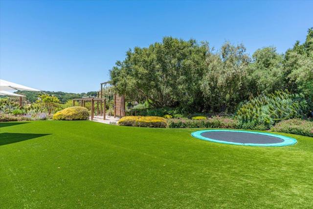 25926 Puerta Del Cajon, Monterey CA: https://media.crmls.org/mediaz/61ad0ec5-4705-40dd-8916-4bd0da8fe2b7.jpg
