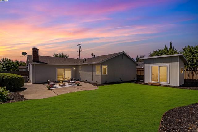 736 Adams Ave, Livermore CA: https://media.crmls.org/mediaz/61ad1e30-67ed-4825-88e4-b2093282ea92.jpg