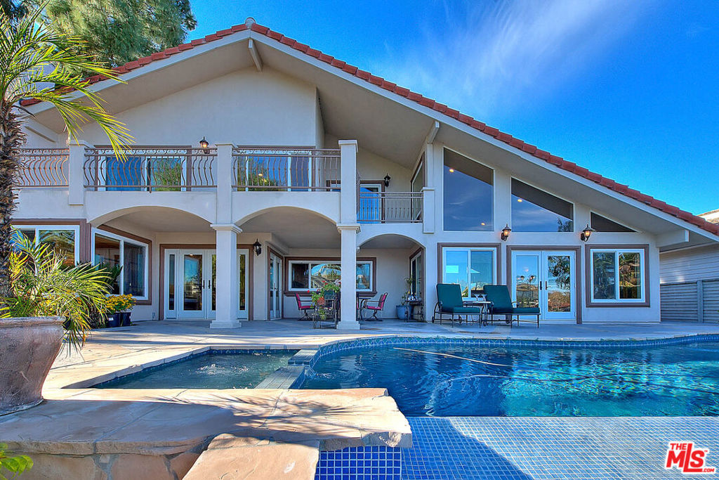 https://media.crmls.org/mediaz/61ad4a70-338c-4080-8ec3-de0d719b1d88.jpg?preset=X-Large