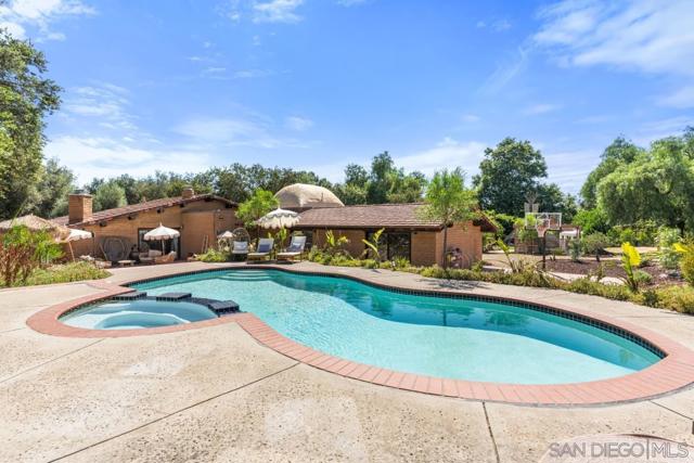 18940 Littlefield Lane, Valley Center CA: https://media.crmls.org/mediaz/61adc0ff-38b8-4f3a-8e3e-9c5fa24eaa3b.jpg