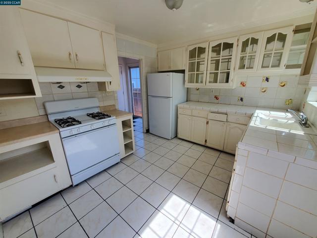 766 38Th St, Richmond CA: https://media.crmls.org/mediaz/61aed9d0-fd63-4e3d-8505-93ce3b7e487c.jpg