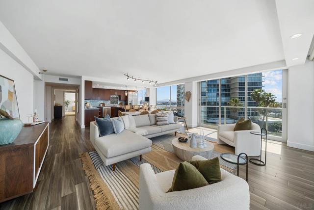 1810 Avenida Del Mundo, Coronado CA: https://media.crmls.org/mediaz/61af9232-4447-4049-b8d8-bd081429f313.jpg