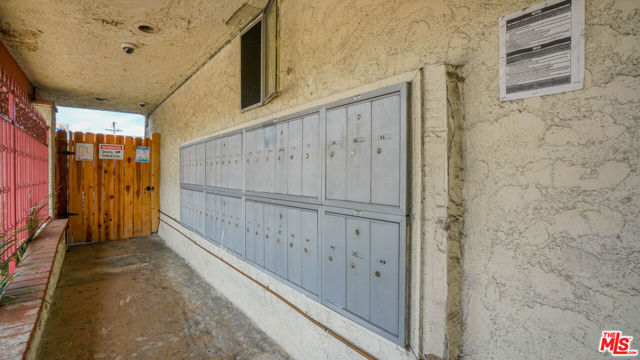 4636 Laurel Canyon Boulevard photo 3