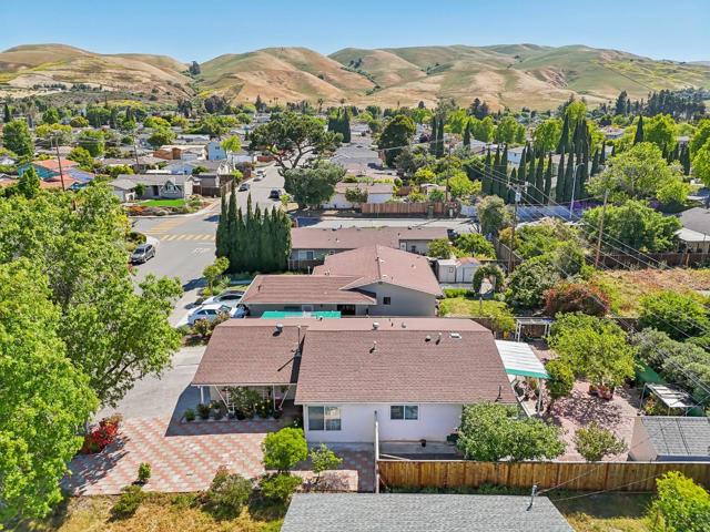 1672 Edsel Drive, Milpitas CA: https://media.crmls.org/mediaz/61b1dbc6-3f0f-4bd0-a553-c5c4ad65dfa7.jpg