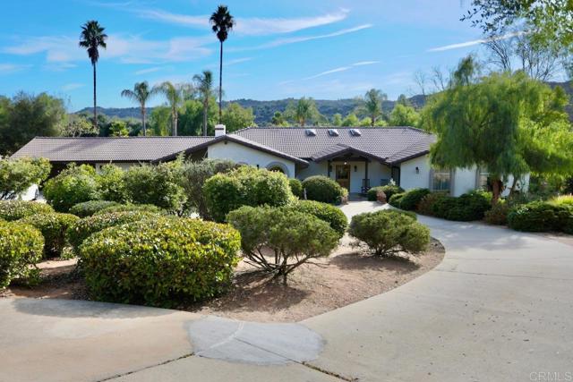 Detail Gallery Image 6 of 52 For 13227 Blueberry Hill Ln, Valley Center,  CA 91761 - 7 Beds | 4 Baths