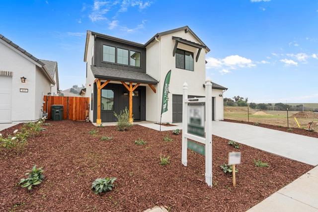 425 Maria Drive, Hollister CA: https://media.crmls.org/mediaz/61b2403e-aa01-4891-8dcc-668f6e656ff9.jpg