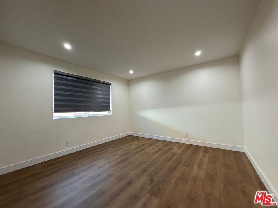 https://media.crmls.org/mediaz/61b2544a-0d97-4274-b722-709f3636ea94.jpg?preset=X-Large