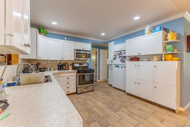 331 Rainier Way, Hemet CA: https://media.crmls.org/mediaz/61b28640-aa4d-4754-82e9-1f8380f3e825.jpg