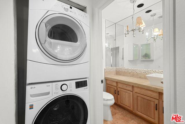 5224 Zelzah Avenue, Encino CA: https://media.crmls.org/mediaz/61b29902-acb3-46f3-9422-77aa532ea7b9.jpg
