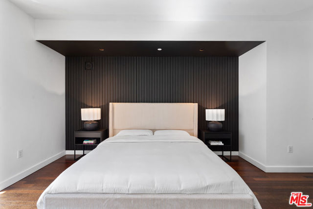 6250 Hollywood Boulevard, Los Angeles CA: https://media.crmls.org/mediaz/61b2cf2f-8063-4e3d-be58-cd9c335b9c5c.jpg