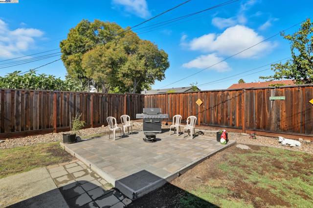 Image 34 of 35 For 40116 Crockett St