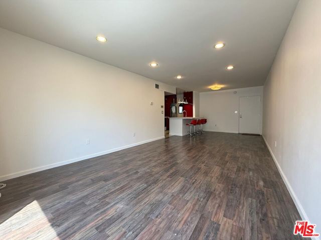 5257 Radford Avenue, Valley Village CA: https://media.crmls.org/mediaz/61b32688-a477-4af3-9a5a-6ff58bb0a277.jpg
