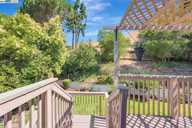 32072 Chicoine Ave, Hayward CA: https://media.crmls.org/mediaz/61b391ce-b32c-4fd5-8506-ce43417b4a53.jpg