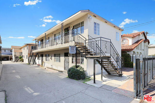 919 Carob Way, Montebello CA: https://media.crmls.org/mediaz/61b3fcce-0e47-4622-936c-a85b17d44213.jpg