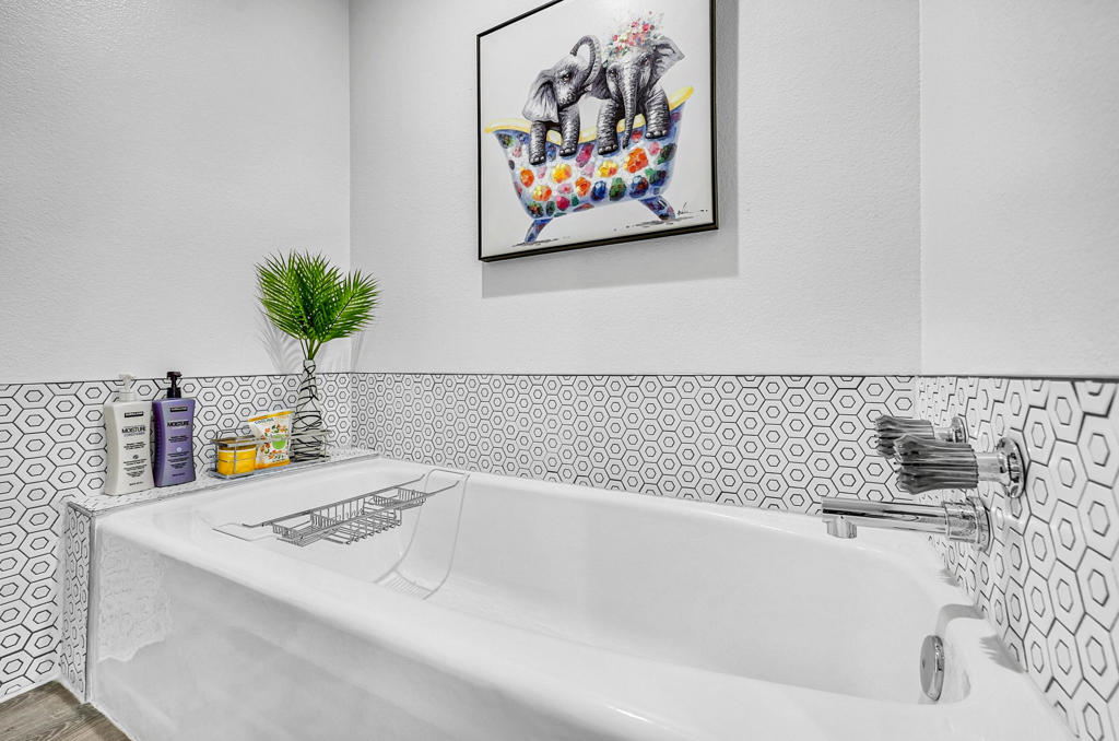 https://media.crmls.org/mediaz/61b41156-2e0f-4a83-9666-31aad88b33a5.jpg?preset=X-Large