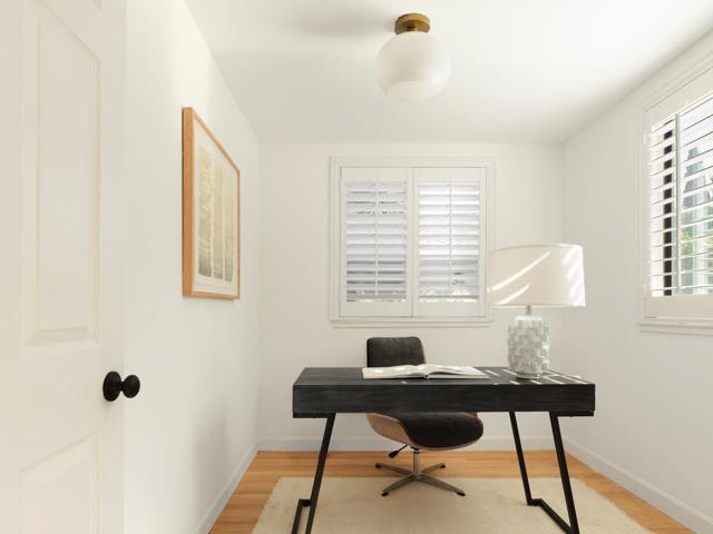 639 Palmer Lane, Menlo Park CA: https://media.crmls.org/mediaz/61b4ab99-affb-460d-8caf-8bc12acf7fdf.jpg