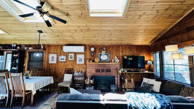 53545 Tollgate, Idyllwild CA: https://media.crmls.org/mediaz/61b4c807-1865-45e6-90c8-469796fa54d0.jpg