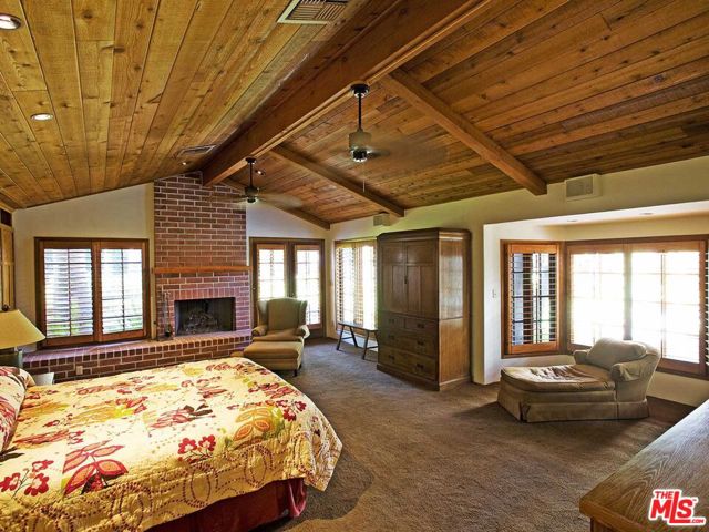 17545 Parthenia Street, Sherwood Forest CA: https://media.crmls.org/mediaz/61b4f25c-c466-4ea0-8e40-fe0a32129451.jpg