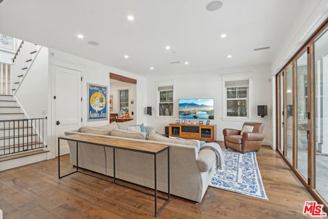 3143 Shelby Drive, Los Angeles CA: https://media.crmls.org/mediaz/61b4f8ce-18ec-4e1f-ae7b-cb4eb004003f.jpg