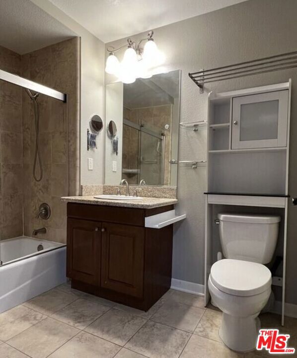 1401 S St Andrews Place, Los Angeles CA: https://media.crmls.org/mediaz/61b55955-c764-4f78-b69e-d73ff52bea56.jpg