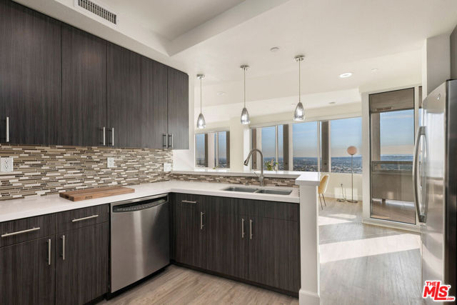 5670 Wilshire Boulevard, Los Angeles CA: https://media.crmls.org/mediaz/61b5bab7-f6d0-4ce5-a1d2-413b0f6a3ba8.jpg
