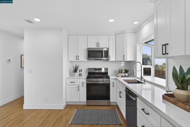 1264 Belfair Dr, Pinole CA: https://media.crmls.org/mediaz/61b5bd95-f628-45a4-ab9f-ecda3184092f.jpg