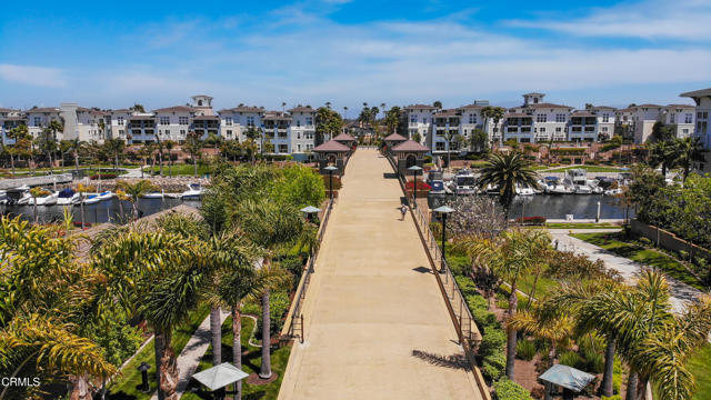 1524 Seabridge Lane, Oxnard CA: https://media.crmls.org/mediaz/61b5dc10-cdf3-4dce-bb71-1b73ce0cdc74.jpg