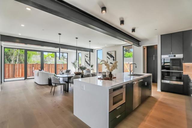 2160 Menalto Avenue, Menlo Park CA: https://media.crmls.org/mediaz/61b616e7-74e7-4364-91b1-6bb16cbd0e75.jpg