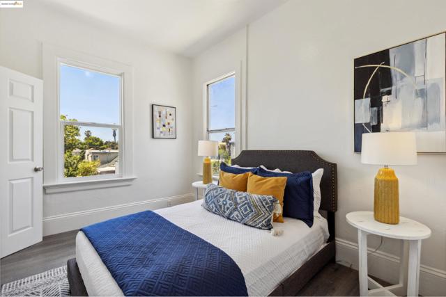 2029 E 22nd St, Oakland CA: https://media.crmls.org/mediaz/61b6c8f3-4c9e-4e12-a8d2-73ee1548a33c.jpg