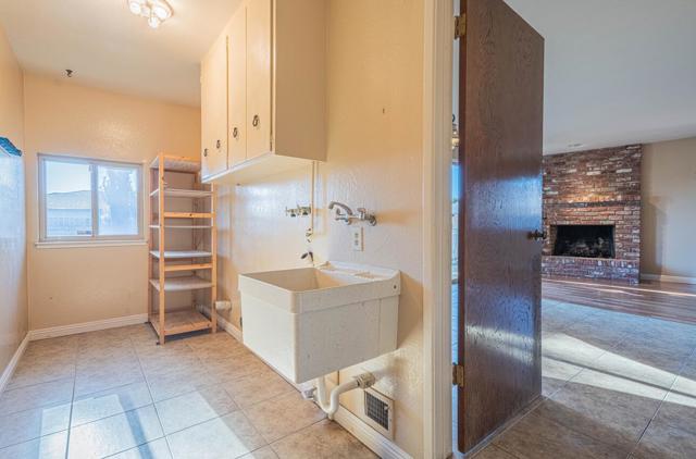 1007 Driftwood Place, Salinas CA: https://media.crmls.org/mediaz/61b6d7c7-c2e1-486b-91c8-b108276f7d43.jpg