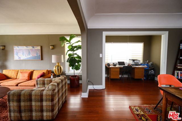 2822 S Victoria Avenue, Los Angeles CA: https://media.crmls.org/mediaz/61b710b2-77d3-4245-923a-f8c56fc092a2.jpg