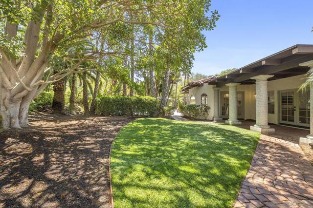 17601 Valle Verde, Poway CA: https://media.crmls.org/mediaz/61b78218-0be6-4a3d-bbb2-c6191b5f4ee1.jpg