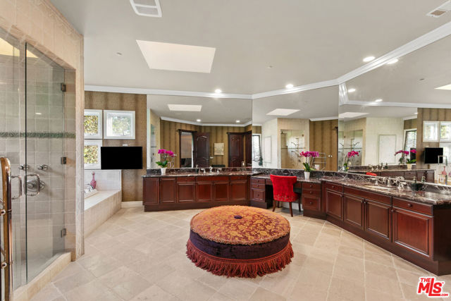 13418 Nightsky Drive, Camarillo CA: https://media.crmls.org/mediaz/61b7e19f-943e-42c6-a414-4bf85318ea58.jpg