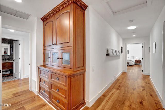 1136 Horizon Drive, Ventura CA: https://media.crmls.org/mediaz/61b7ee53-82df-4a4e-aa44-a5e875f61fff.jpg