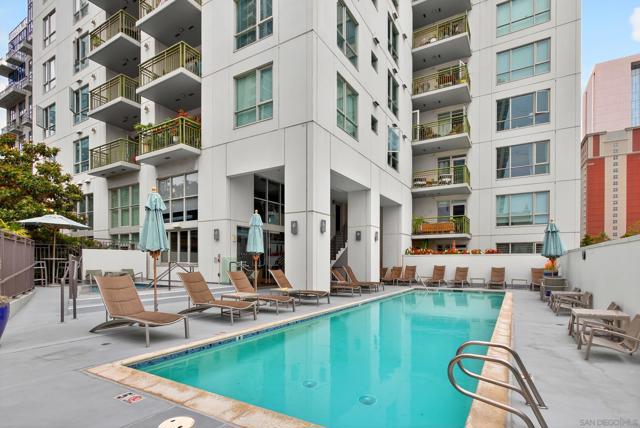 1240 India St, San Diego CA: https://media.crmls.org/mediaz/61b86a84-274c-4414-8eed-5f7a8fa5ea2c.jpg
