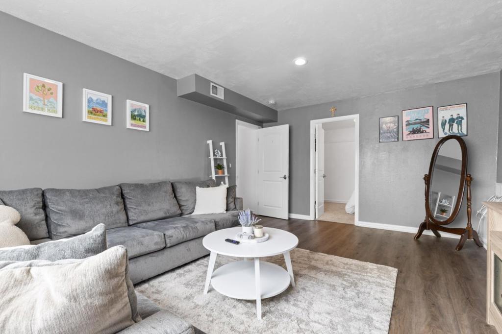 61B91F45 748F 4E9C 9Eea 07492B466C16 1048 Banyan Way, Pacifica, Ca 94044 &Lt;Span Style='BackgroundColor:transparent;Padding:0Px;'&Gt; &Lt;Small&Gt; &Lt;I&Gt; &Lt;/I&Gt; &Lt;/Small&Gt;&Lt;/Span&Gt;