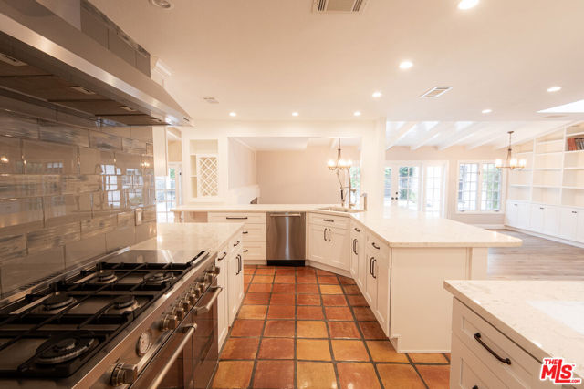 8510 Capistrano Avenue, West Hills CA: https://media.crmls.org/mediaz/61b96a4a-0667-4dd4-8fbb-f77646dea221.jpg