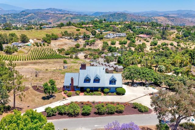 2511 Via Rancheros, Fallbrook CA: https://media.crmls.org/mediaz/61b9c993-17d5-4d3e-aafd-256a7060aaf2.jpg