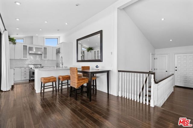 29700 Zuma Bay Way, Malibu CA: https://media.crmls.org/mediaz/61b9d2ca-5e03-4a6f-b912-455c5d232428.jpg