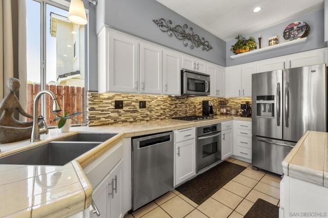 838 Masters Dr, Oceanside CA: https://media.crmls.org/mediaz/61ba23d2-6403-4919-96f5-15188b330477.jpg