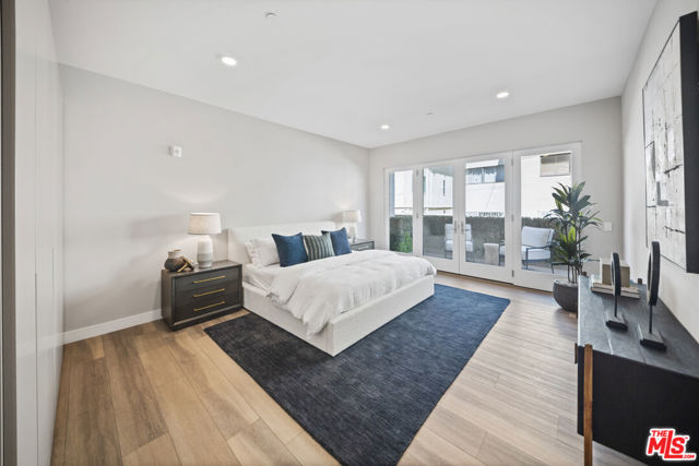 160 N La Peer Drive, Beverly Hills CA: https://media.crmls.org/mediaz/61bae7f7-f273-4e17-a2a0-27c863989396.jpg