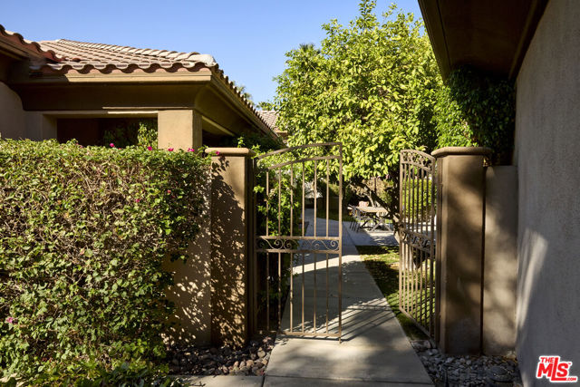 10 Wimbledon Circle, Rancho Mirage, CA 92270