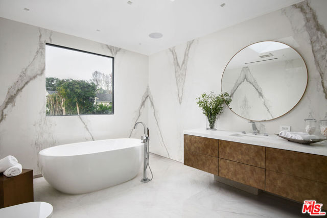 1729 Angelo Drive, Beverly Hills CA: https://media.crmls.org/mediaz/61bc026a-5be0-440c-82db-12b3e043535d.jpg