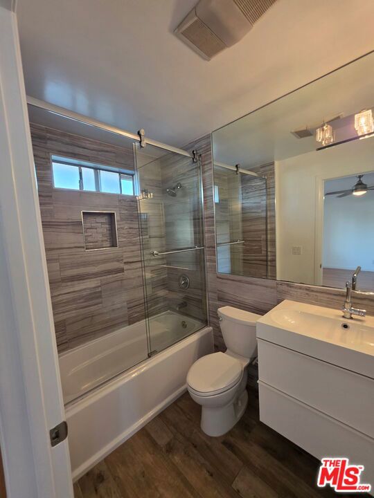 1029 Pleasantview Avenue, Venice CA: https://media.crmls.org/mediaz/61bc9060-8fcf-4289-ae87-cf8aee0f667e.jpg