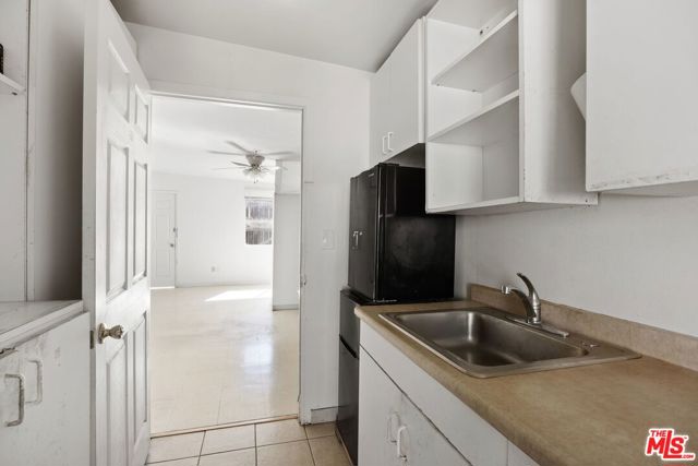 6655 Lindley Avenue, Reseda CA: https://media.crmls.org/mediaz/61bdb967-a6d6-4028-aec2-9d854e16a19a.jpg