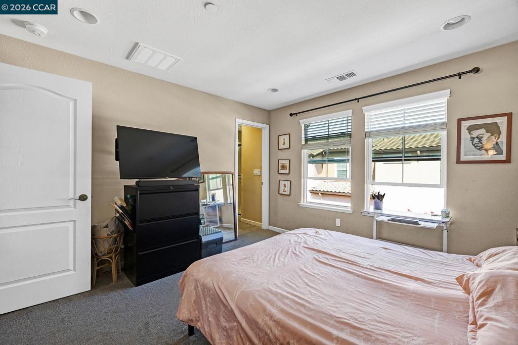 https://media.crmls.org/mediaz/61bdfa9a-247c-4fd6-bdaf-7a76c0c80353.jpg?preset=X-Large